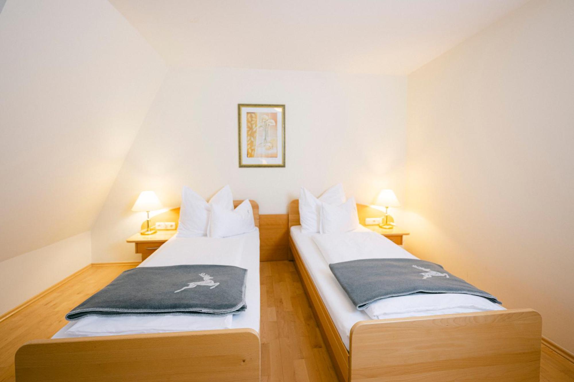 סטראסוואלכן Gasthof Hotel Jaegerwirt מראה חיצוני תמונה