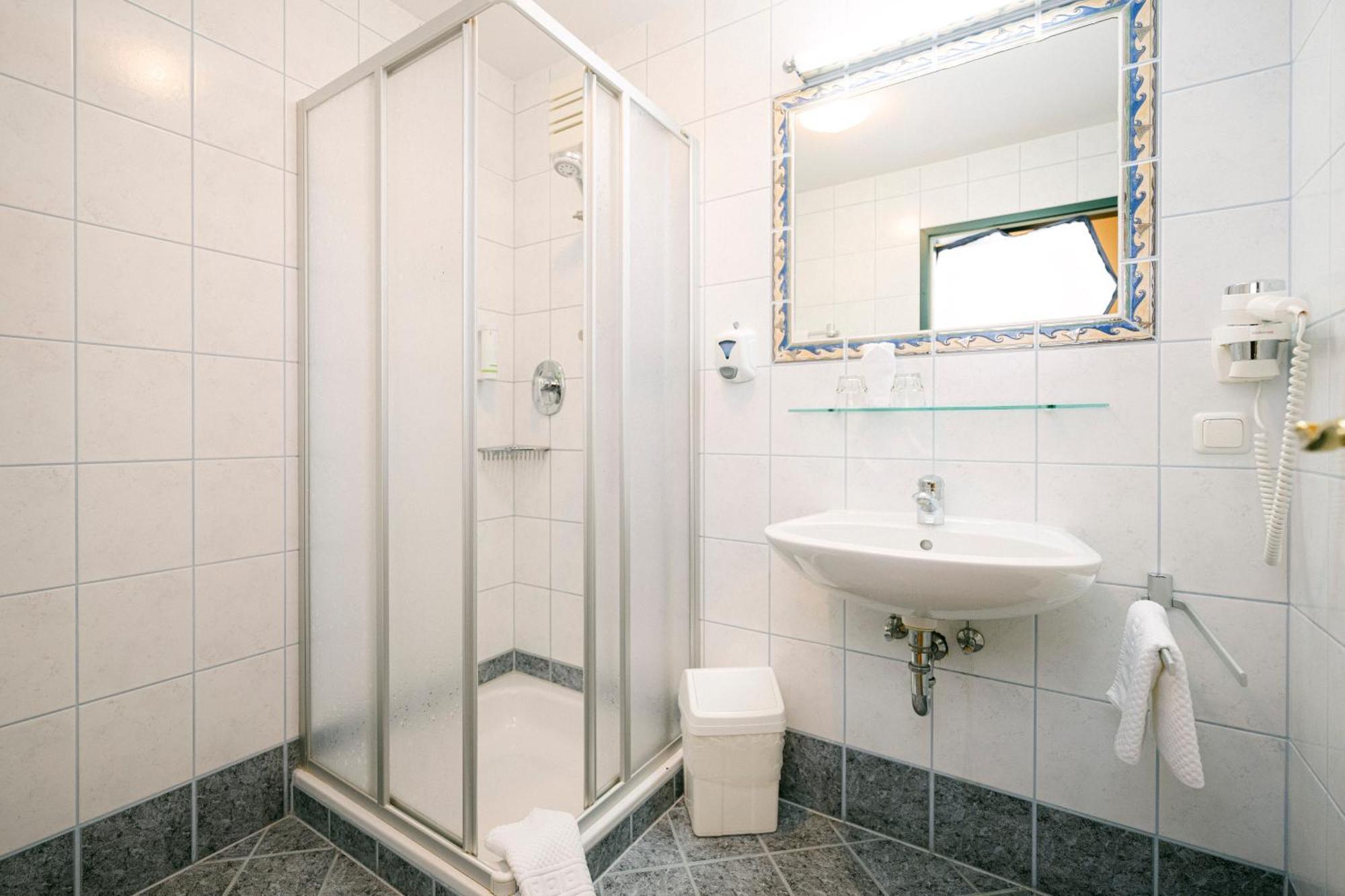 סטראסוואלכן Gasthof Hotel Jaegerwirt מראה חיצוני תמונה