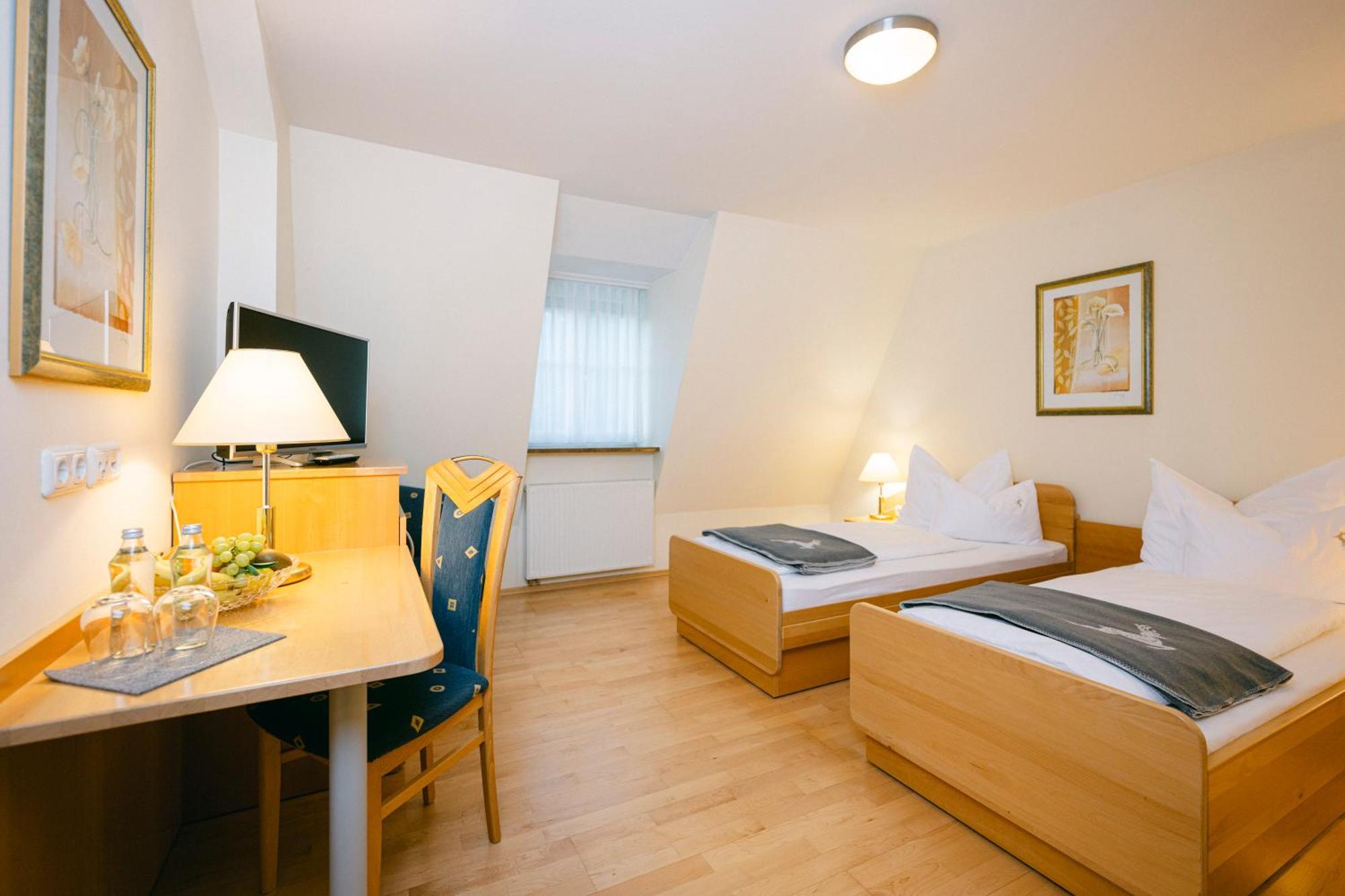 סטראסוואלכן Gasthof Hotel Jaegerwirt מראה חיצוני תמונה