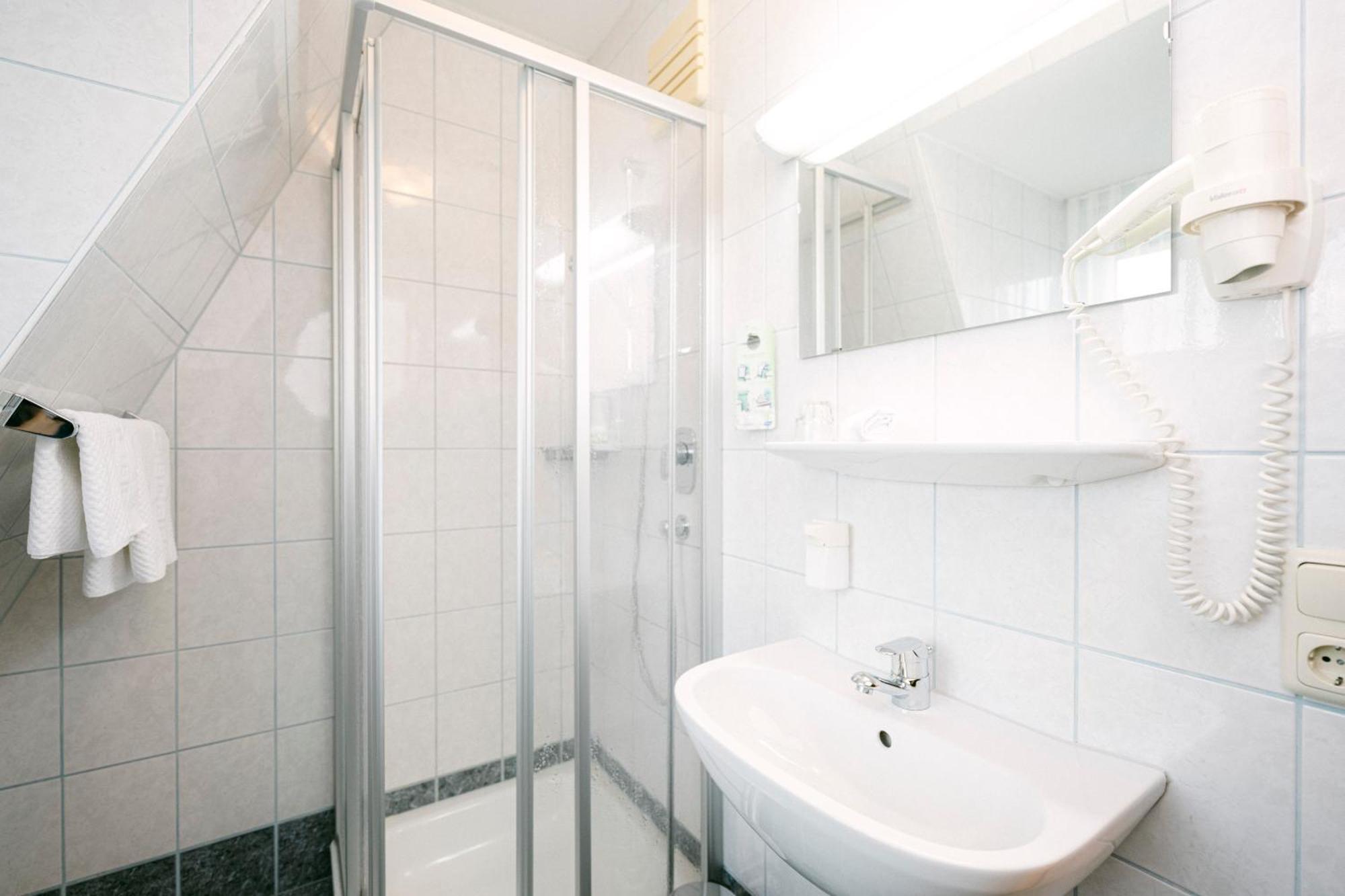 סטראסוואלכן Gasthof Hotel Jaegerwirt מראה חיצוני תמונה