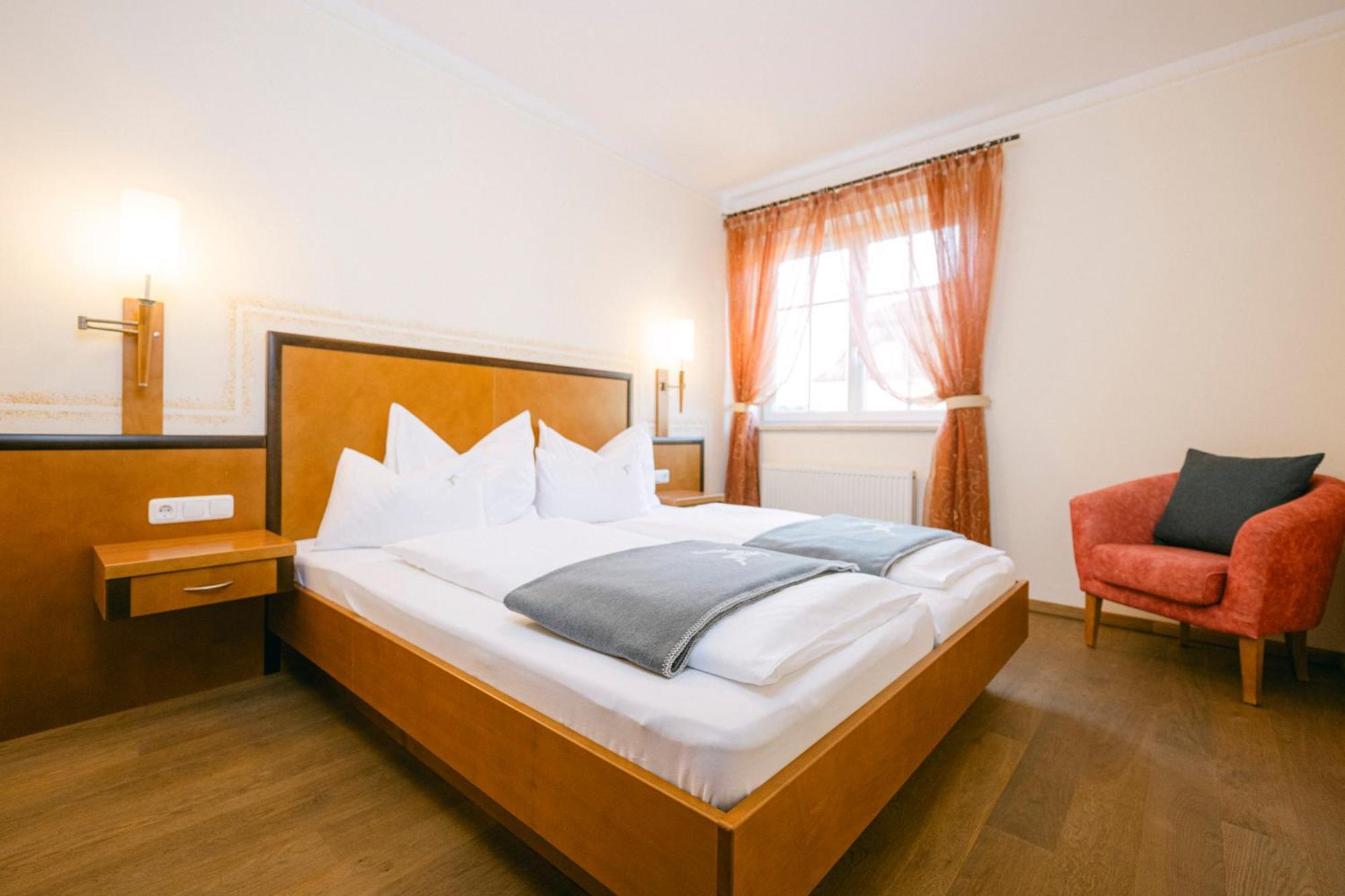 סטראסוואלכן Gasthof Hotel Jaegerwirt מראה חיצוני תמונה