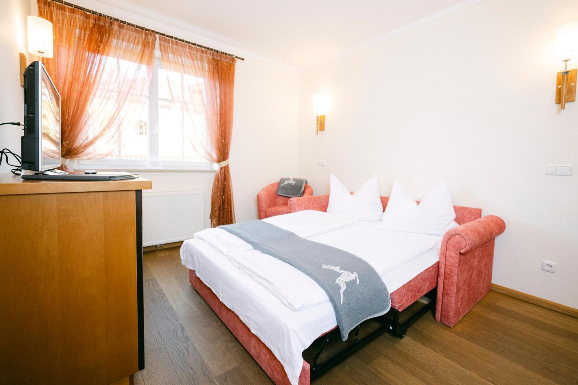 סטראסוואלכן Gasthof Hotel Jaegerwirt מראה חיצוני תמונה