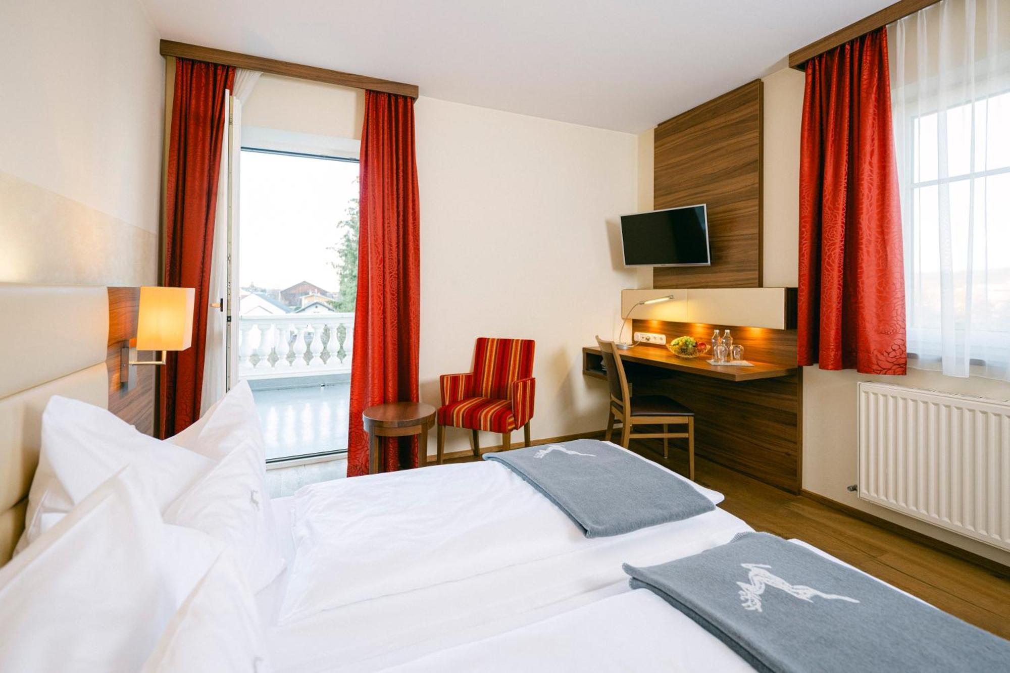 סטראסוואלכן Gasthof Hotel Jaegerwirt מראה חיצוני תמונה