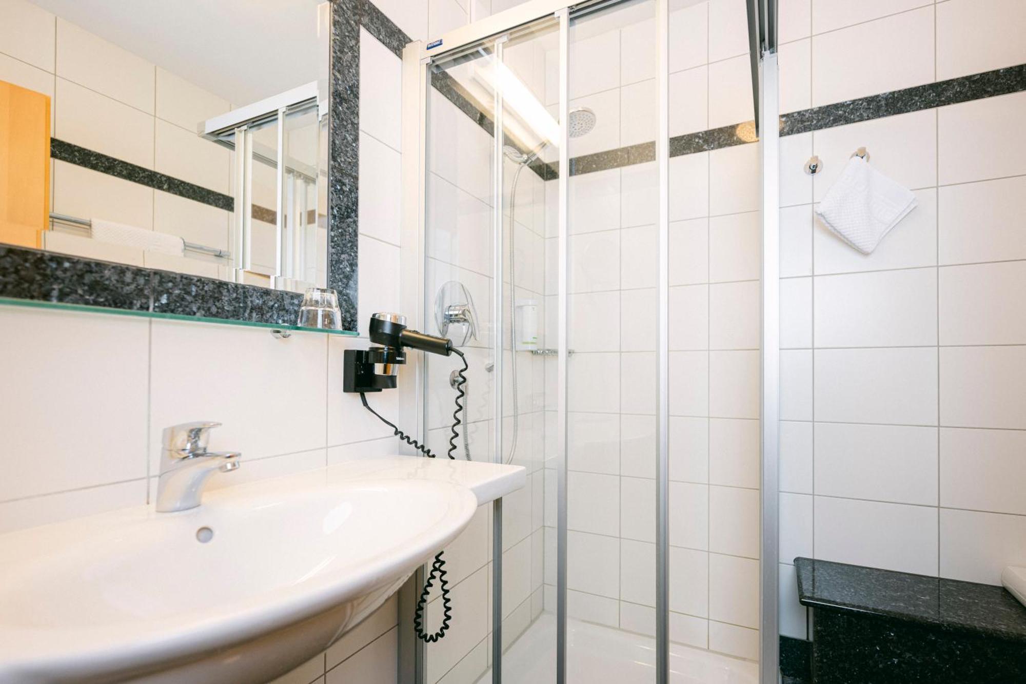 סטראסוואלכן Gasthof Hotel Jaegerwirt מראה חיצוני תמונה