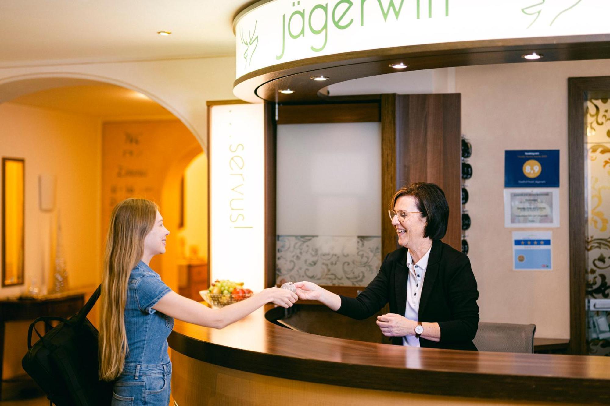 סטראסוואלכן Gasthof Hotel Jaegerwirt מראה חיצוני תמונה